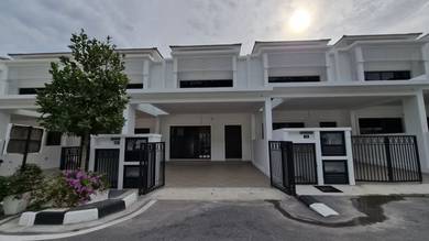 3-storey Terraced House For Sale in Batu Ferringhi,PNG