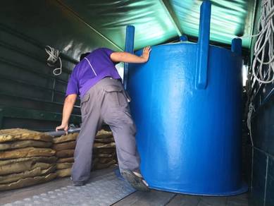 Fiberglass fish  Hatchery Tank  (offer)