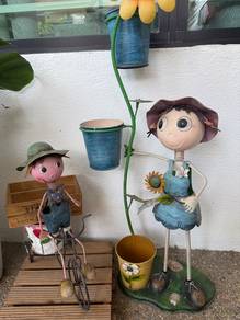 Garden deco with small pot