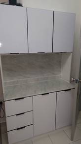 White Kitchen Cabinet with Marble Backsplash