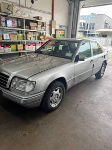 Mercedes Benz 220E in Bandar Sunway, SGR