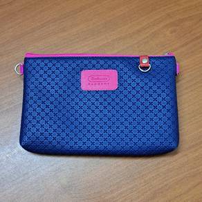 Emboss PU Leather Hand Clutch