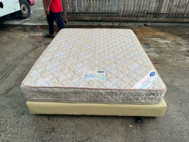 (Dreamland) 8'' Spring Coil Tilam Queen Mattress