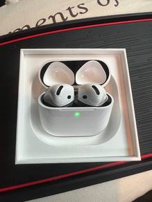 Airpods 4 with active noise cancellation