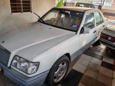 Mercedes Benz 230E in Melaka Tengah, MLK