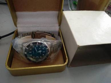 Stylish GONEWA Quartz Stainless Steel Men Watch