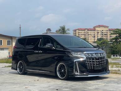 Toyota Alphard SC in KLCC, KUL
