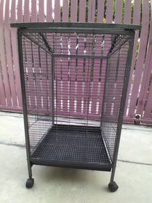 Metal Bird Cage with wheels H30/W18/L18 in. (9/10)