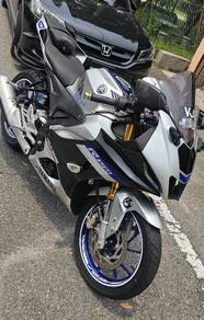 Yamaha R15