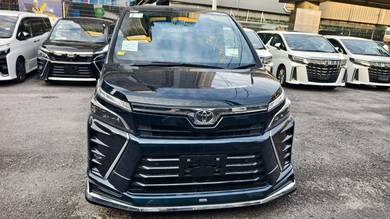 Toyota Voxy ZS KIRAMEKI III in Ampang Hilir, KUL