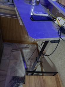 Meja boleh Adjust tinggi 