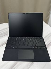 Microsoft Surface Pro 11 – 16GB RAM / 256GB SSD