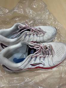 Sneakers shoes