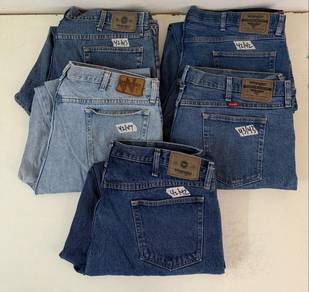 Wrangler Jeans sz 42 Combo:)..