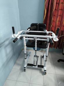 Wheelchair with lifter and transfer 