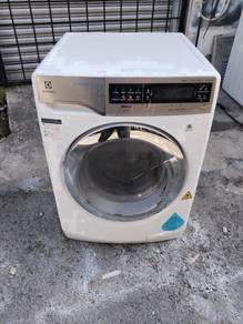 Electrolux front load 2in1 hot washer dryer 11/7kg