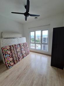 Condominium For Rent in The Holmes