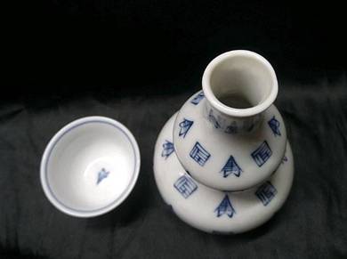 2 PCS. Japanese Sake Bottle & Cups Set White Porc
