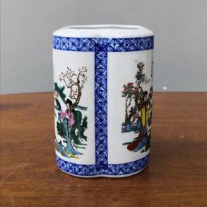 Oriental cutlery holder