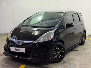 Honda Jazz Hybrid HYBRID in Balakong, SGR
