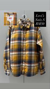 Levi’s Button Down Shirt