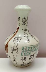 Chinese ceramic Yuhuchunping Vase