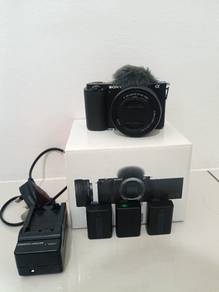 Used Sony ZVE10 + Kit lens + Sony Lens 18-105mm 