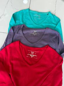 A set of sweater including Red,Purple,Turquoise)