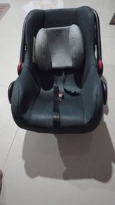 baby carrier n baby car seat 