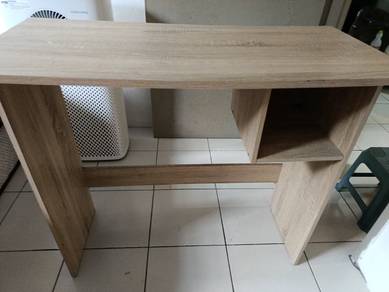 Meja belajar untuk dilepaskan