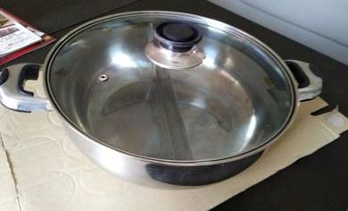 Steamboat pot with lid