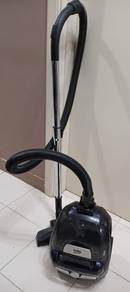 BEKO Bagless Vacuum 1600W (VCO 4320 WR)
