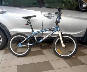 BMX _style bicycle