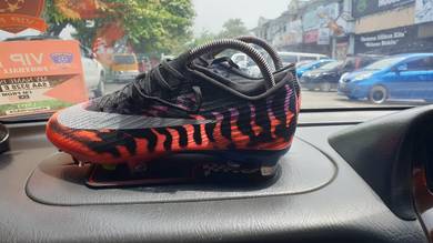 kasut bola sepak Nike