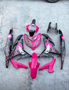 coverset black pink exciter limited 001