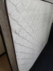 Queen bedframe n Queen Mattress 