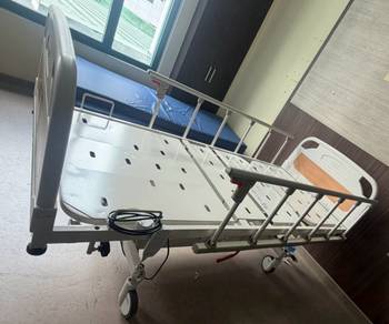 Electric hospital bed