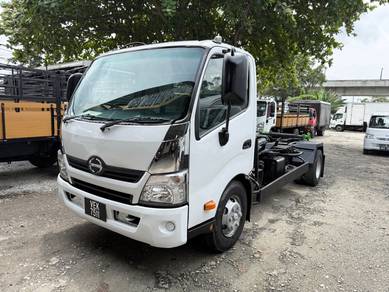 Hino XZU720R 3 Ton 14 Kaki Green Concern Arm Roll