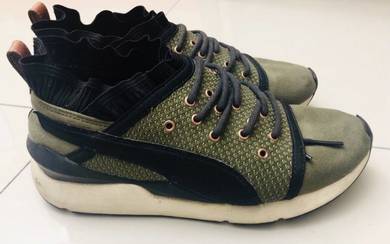Puma sport shoe