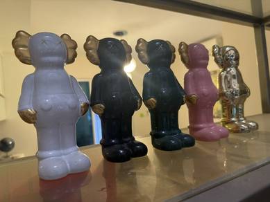 set of 5 art figurines