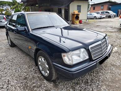 Mercedes Benz 230E  in Klang, SGR
