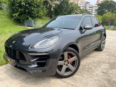Porsche Macan in Kepong, KUL