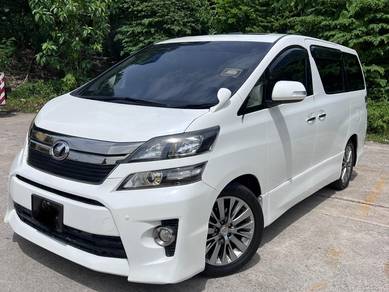 Toyota Vellfire Z GOLDEN EYES in KLCC, KUL