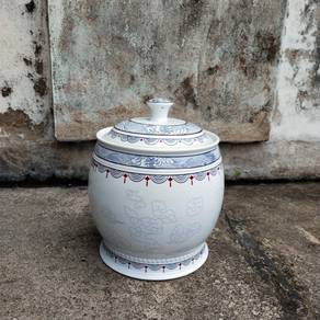 Chinese Vintage Porcelain Kamcheng Collection Home