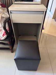 Dressing table with chair