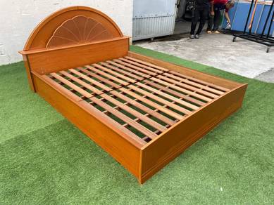 YE76 Katil Kayu Klasik Queen Wooden Bed Frame