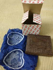 Vintage CollectiblePrettyCarvedWoodBox&GlassHeartS