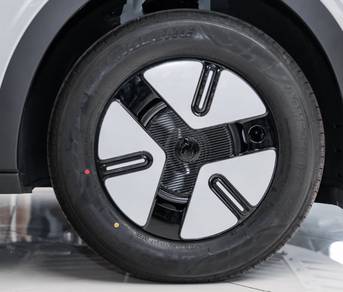 99.99% ALMOST-NEW LINGLONG tyre 205/65R15 ONE SET