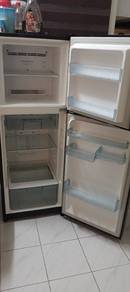 PETI AIS HITACHI (2 Pintu - Inverter) untuk dijual