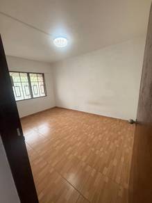 Flat For Rent in Wisma Ria